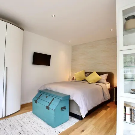 Lighthousestudio & *